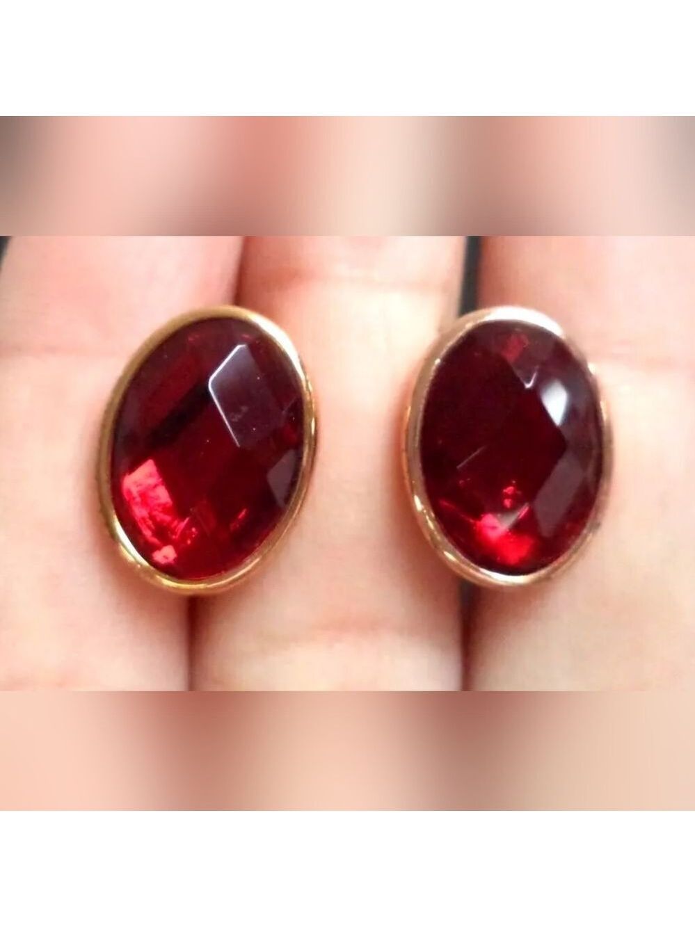 VINTAGE ESTATE SIGNED LIZ CLAIBORNE RED 5/8" CLIP EARRINGS